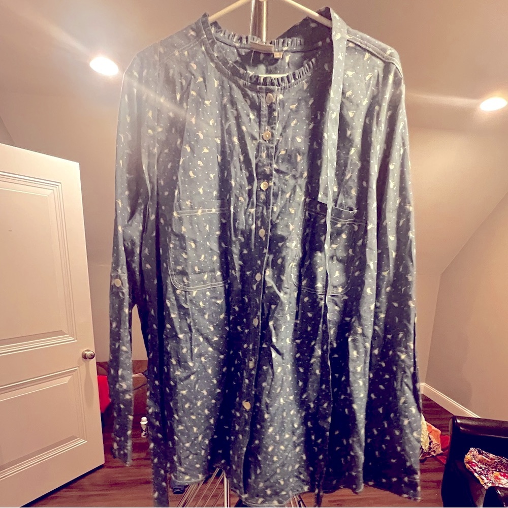 Eshakti bird print chambray button top with belt.